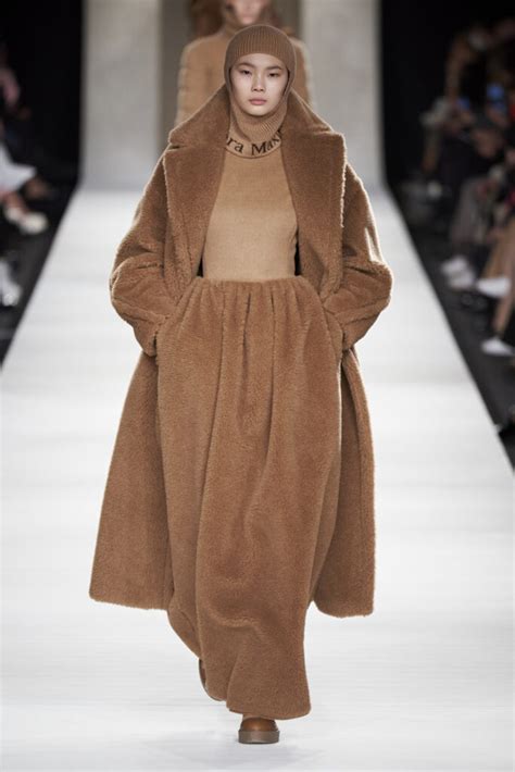 capispalla prada pelliccia|Moda inverno 2023: la tendenza teddy e l'effetto .